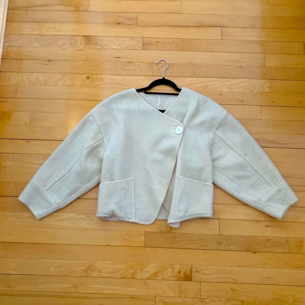Vintage Mondi Cream Jacket with Asymmetrical V-Neckline and Boxy Silhouette